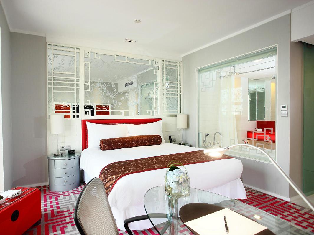 Deluxe King-City View with 1 or 2  BBF - Free WiFi access - Breakfast included