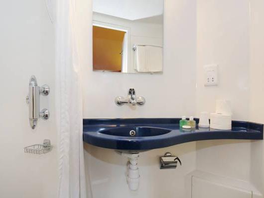 Single Room - Free WiFi access - Breakfast included