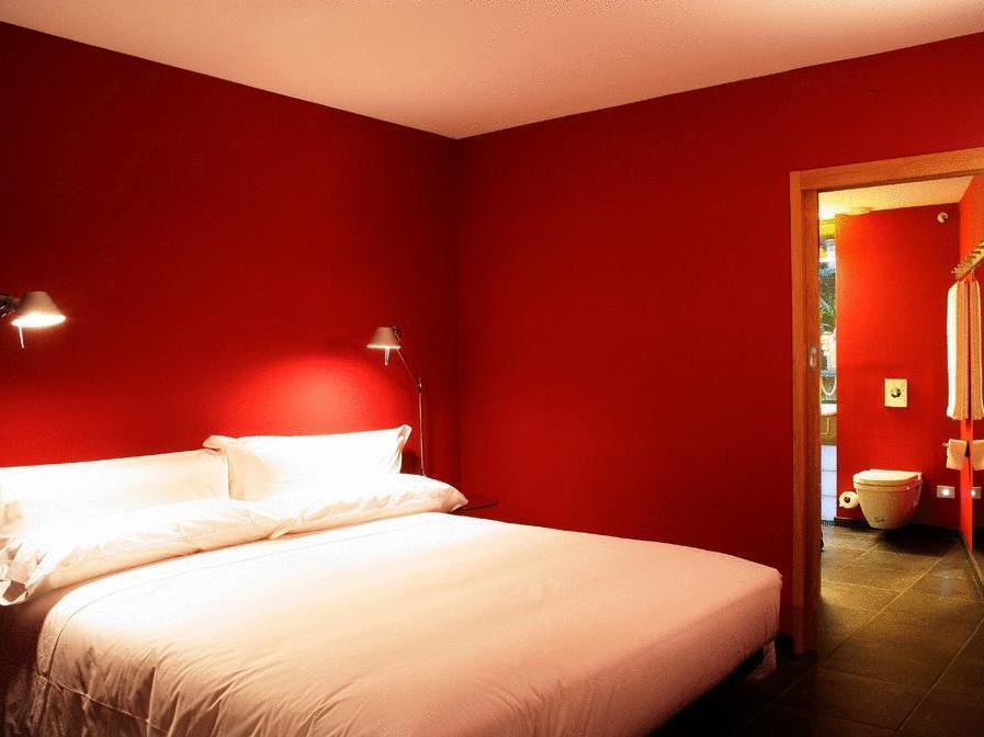 Standard Room - Free WiFi access - Breakfast included