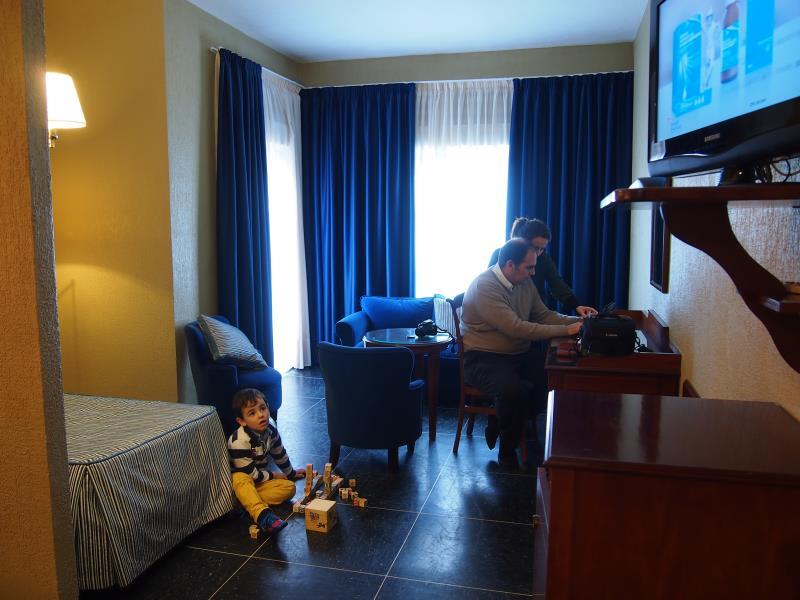 Double Room with Lounge - Free WiFi access