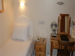 Single Room with Shared Bathroom - Free WiFi access