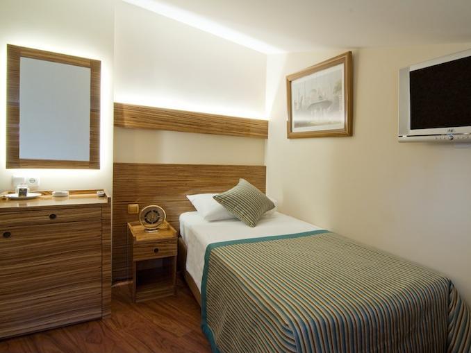 Budget Room Non Refundable  - Free WiFi access - Breakfast included