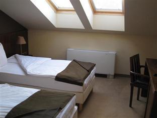 Standard room - Free WiFi access - Breakfast included