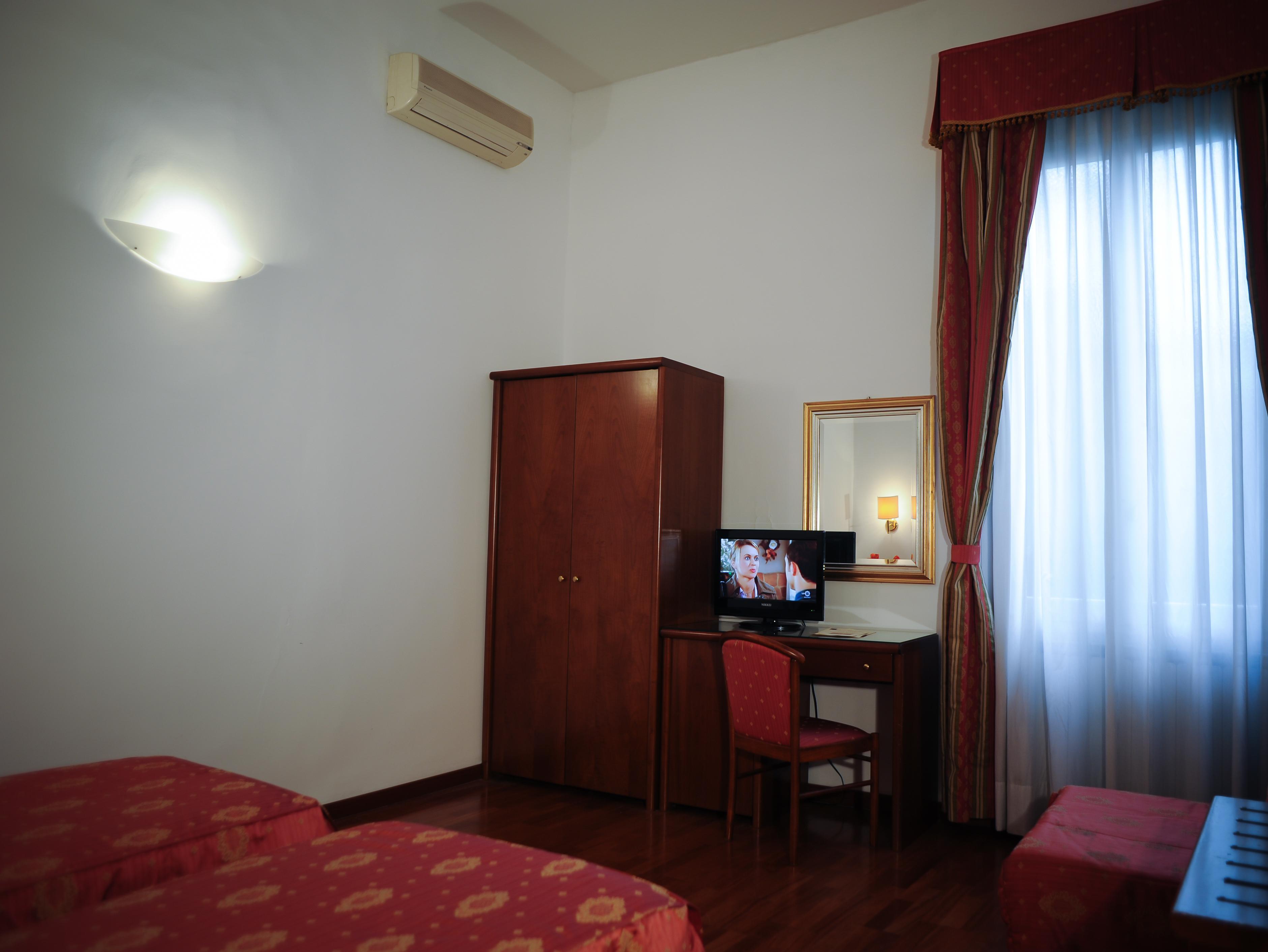 Double Room for Single Use - Free WiFi access - Breakfast included