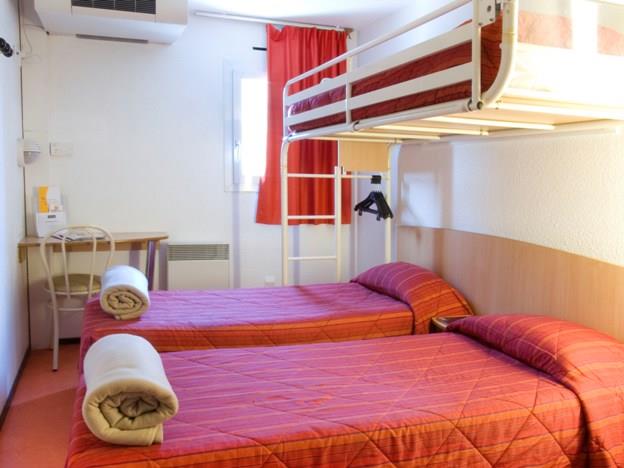 Triple Room - 3 single beds - Free WiFi access