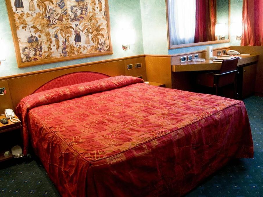 Single Standard With Breakfast - Best price guarantee