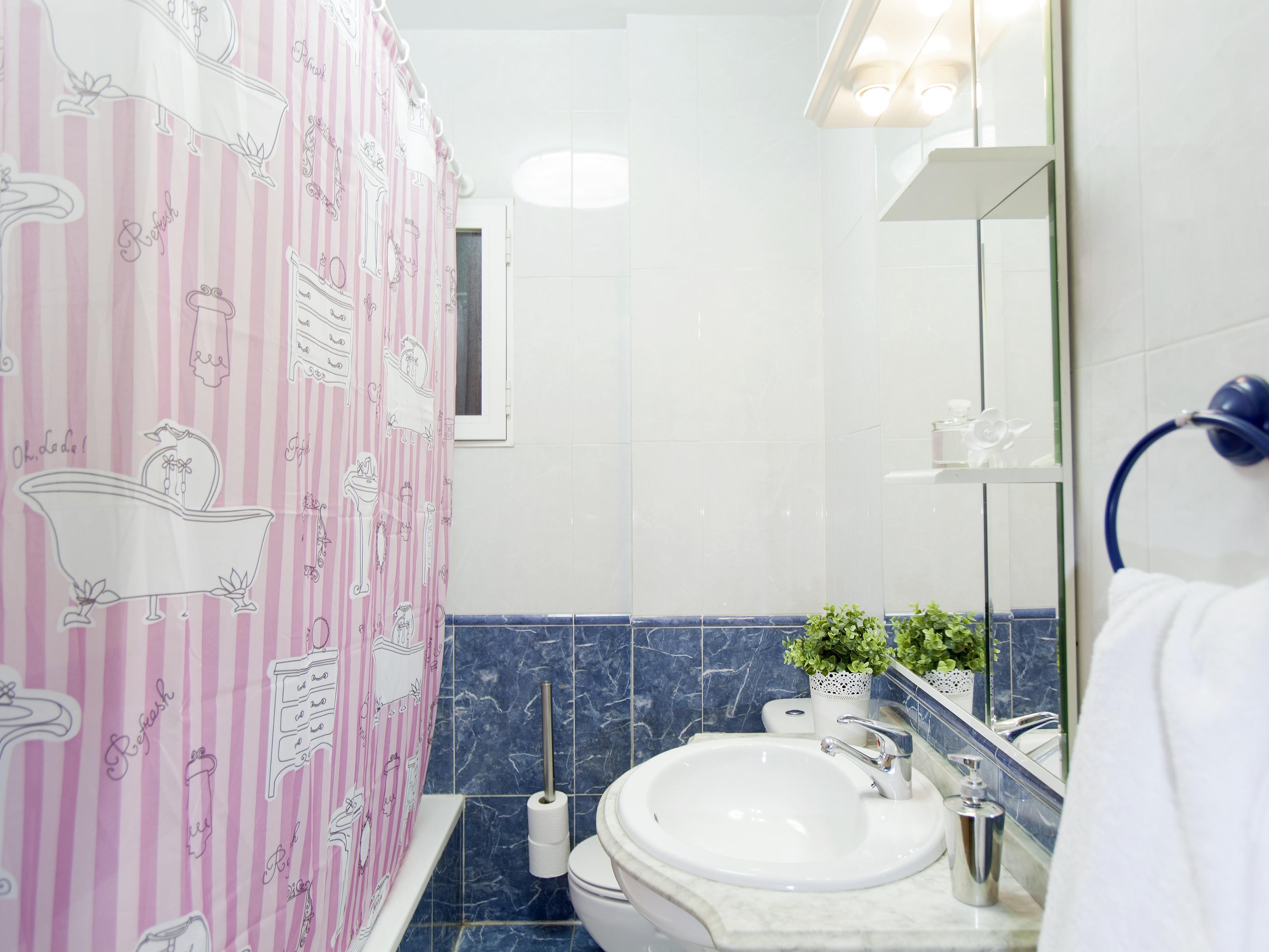 Bathroomis