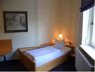 Single Room - Free WiFi access