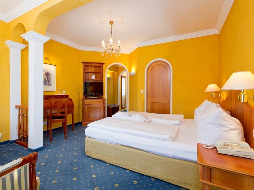 Superior King Room Mountain View - Non Refundable - Free WiFi access - Breakfast included