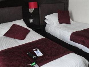 Twin Room Non-ensuite with Private Bathroom - Free WiFi access - Breakfast included