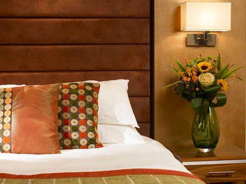 Standard Twin Room - Free WiFi access - Breakfast included
