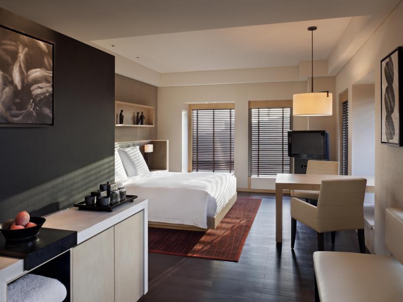 Park Deluxe with Breakfast - Free WiFi access - Breakfast included