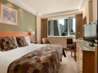 King Hilton Guestroom - Best price guarantee