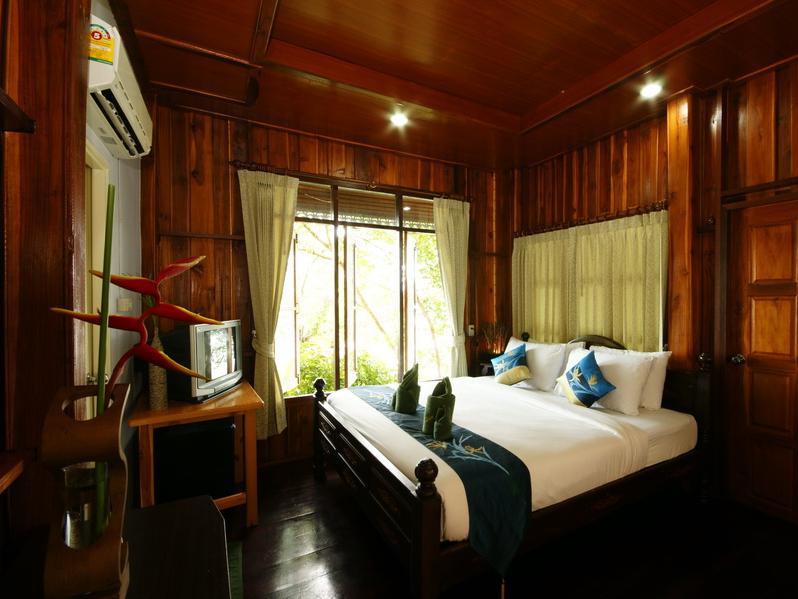 Superior Pool View Bungalow TWN or DBL  - Free WiFi access - Breakfast included