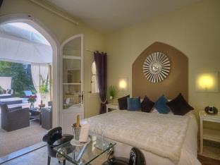 Elegance Non Refundable  - Free WiFi access
