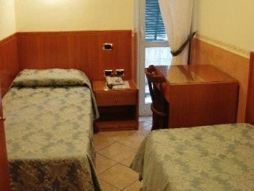 Twin with Shared Bathroom - Free WiFi access