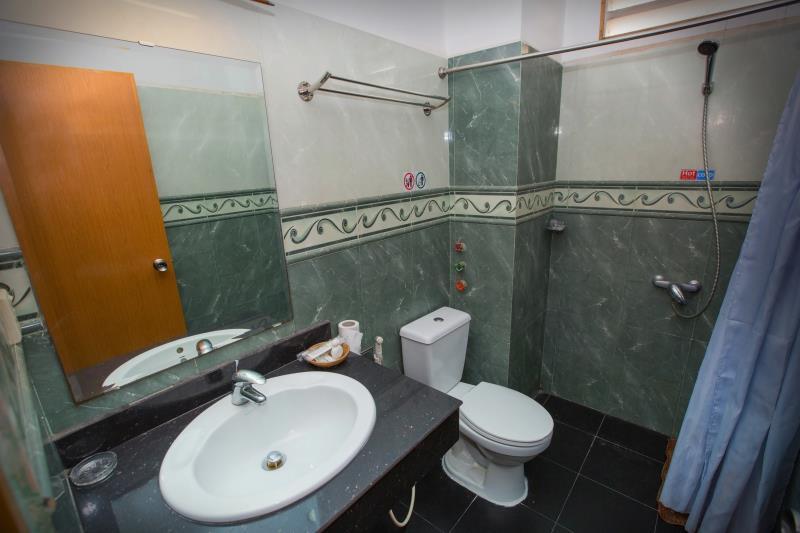 Single Room - No Window with breakfast - Free WiFi access - Breakfast included