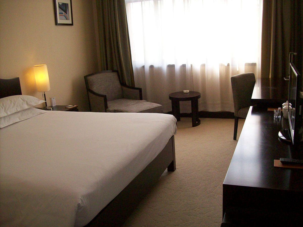 Hongqiao-Executive