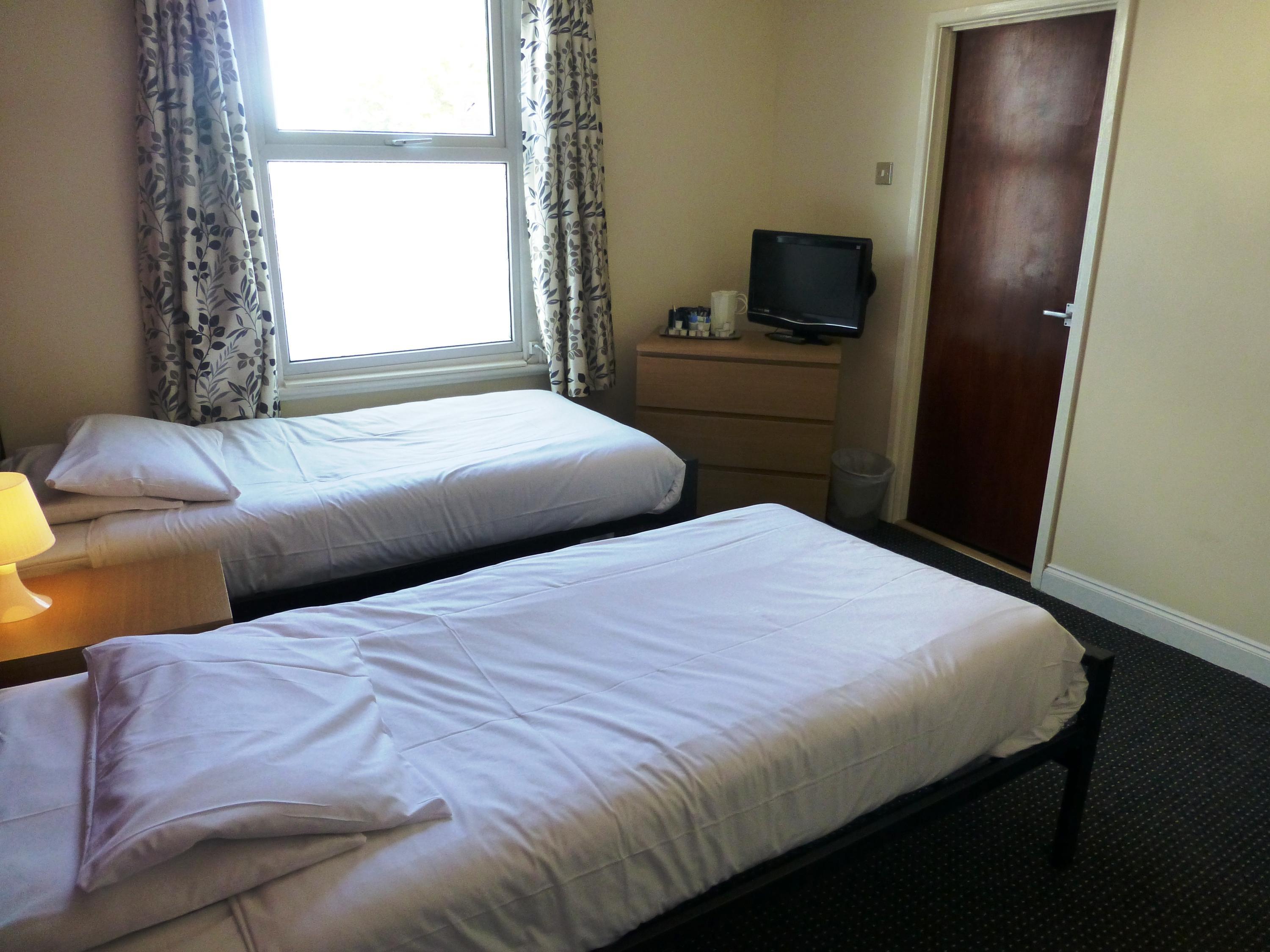 Superior Twin - Free WiFi access - Breakfast included