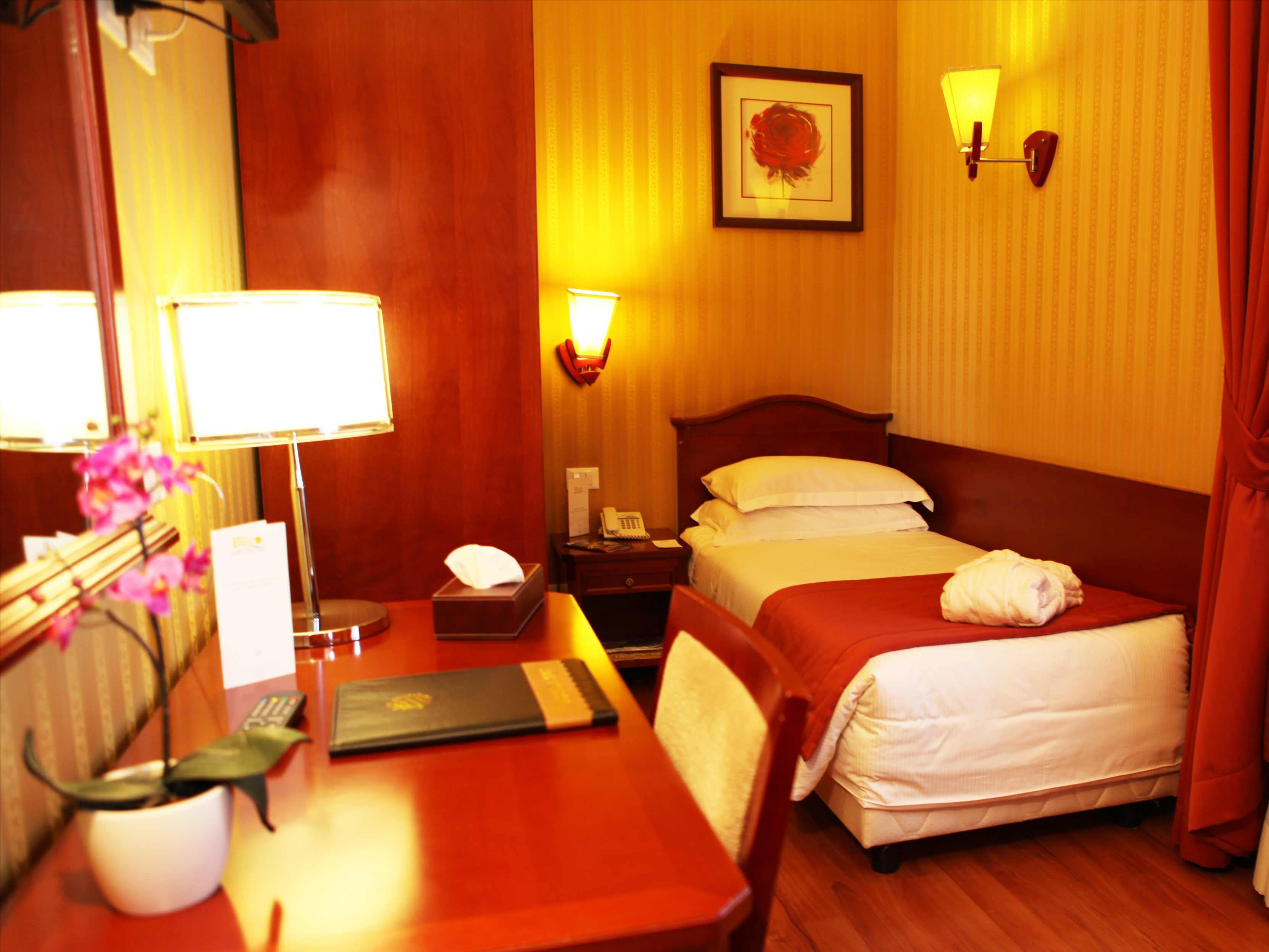 Single Hi-Tech Bed - Free WiFi access - Breakfast included