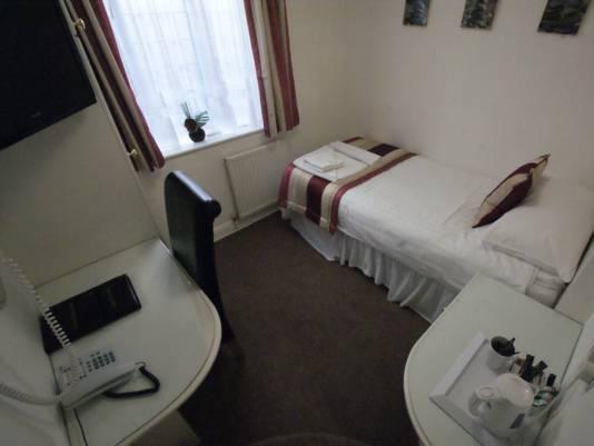 Single Room Ensuite - Free WiFi access