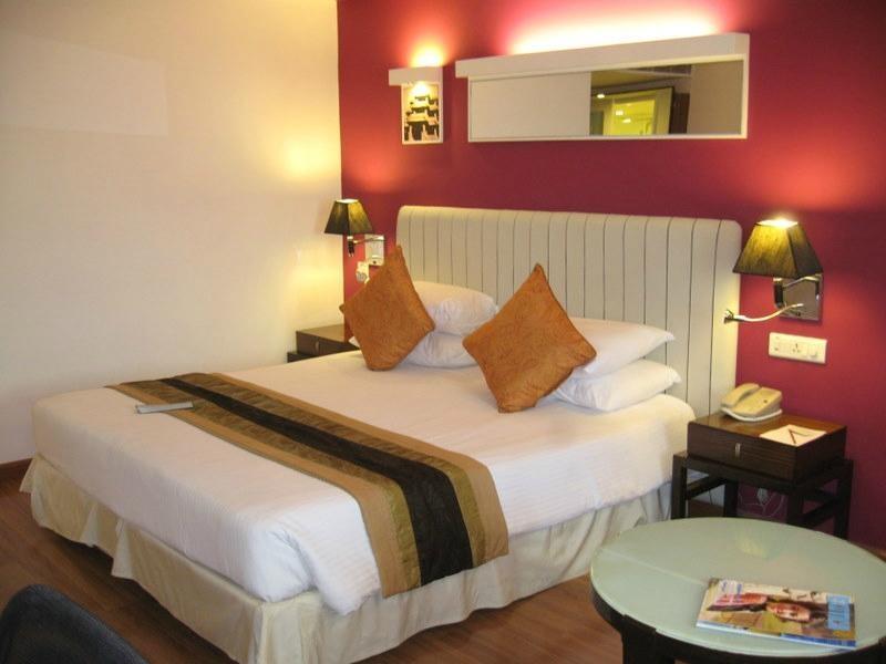 Gateway Suite 1 Bedroom King Bed Weekend Special - Free WiFi access
