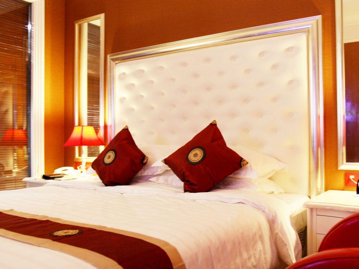 Deluxe With Breakfast - Breakfast included