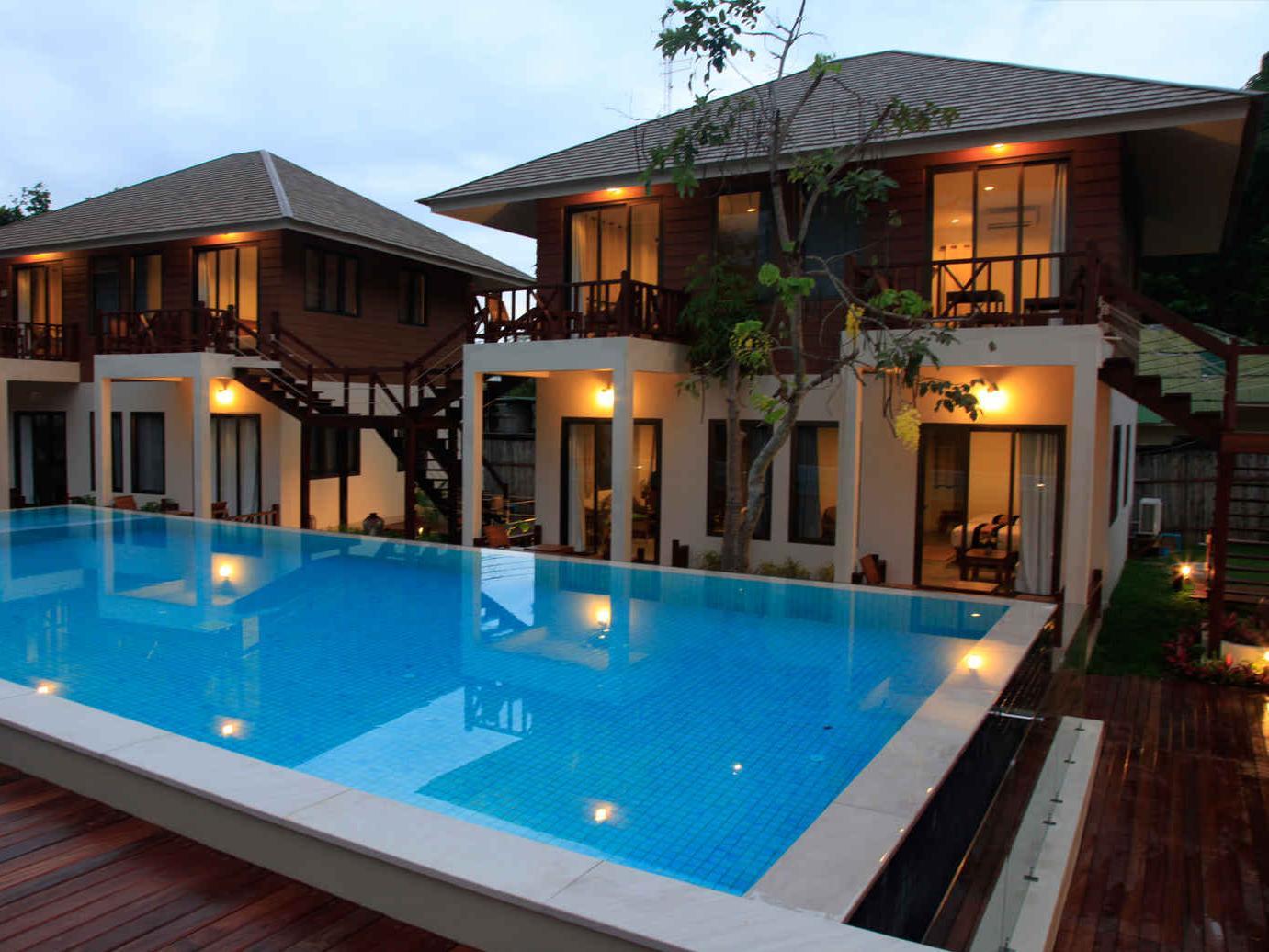 Poolside with Breakfast - Breakfast included