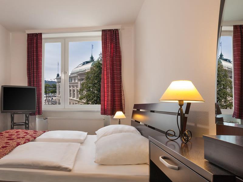 Single Room - Free WiFi access - Breakfast included