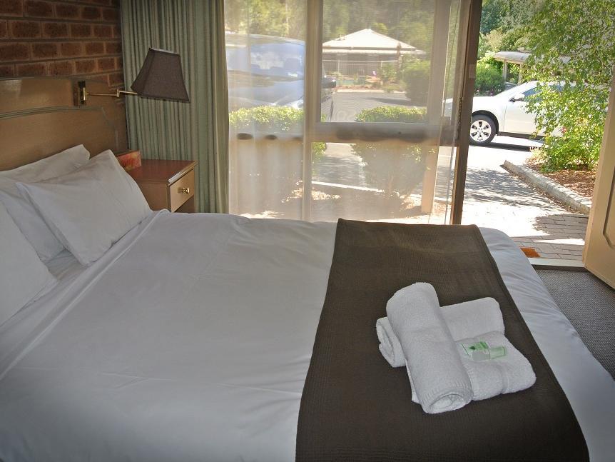 Eltham Motor Inn Melbourne FAQ 2016, What facilities are there in Eltham Motor Inn Melbourne 2016, What Languages Spoken are Supported in Eltham Motor Inn Melbourne 2016, Which payment cards are accepted in Eltham Motor Inn Melbourne , Melbourne Eltham Motor Inn room facilities and services Q&A 2016, Melbourne Eltham Motor Inn online booking services 2016, Melbourne Eltham Motor Inn address 2016, Melbourne Eltham Motor Inn telephone number 2016,Melbourne Eltham Motor Inn map 2016, Melbourne Eltham Motor Inn traffic guide 2016, how to go Melbourne Eltham Motor Inn, Melbourne Eltham Motor Inn booking online 2016, Melbourne Eltham Motor Inn room types 2016.