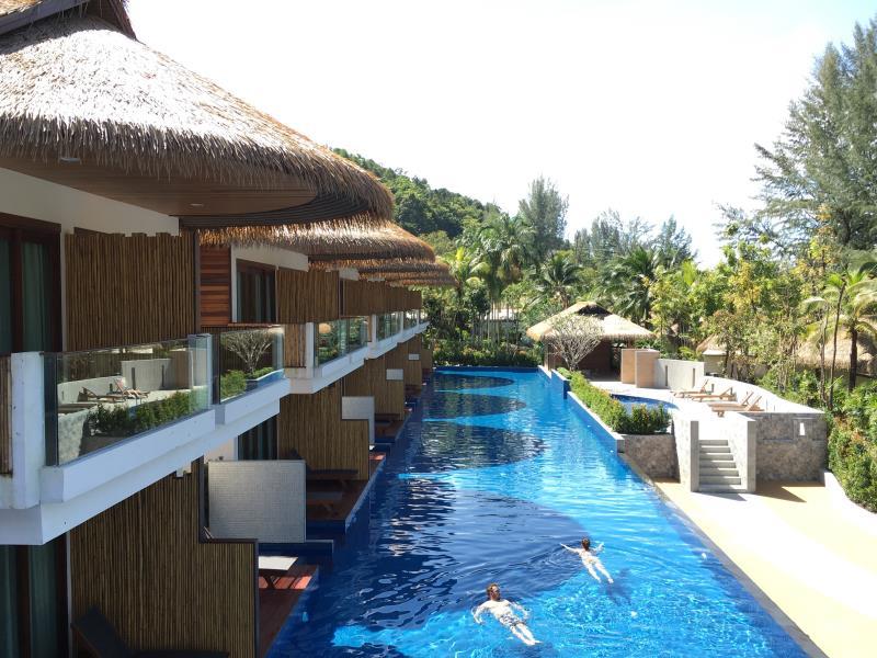 Delux Pool Access - Breakfast included