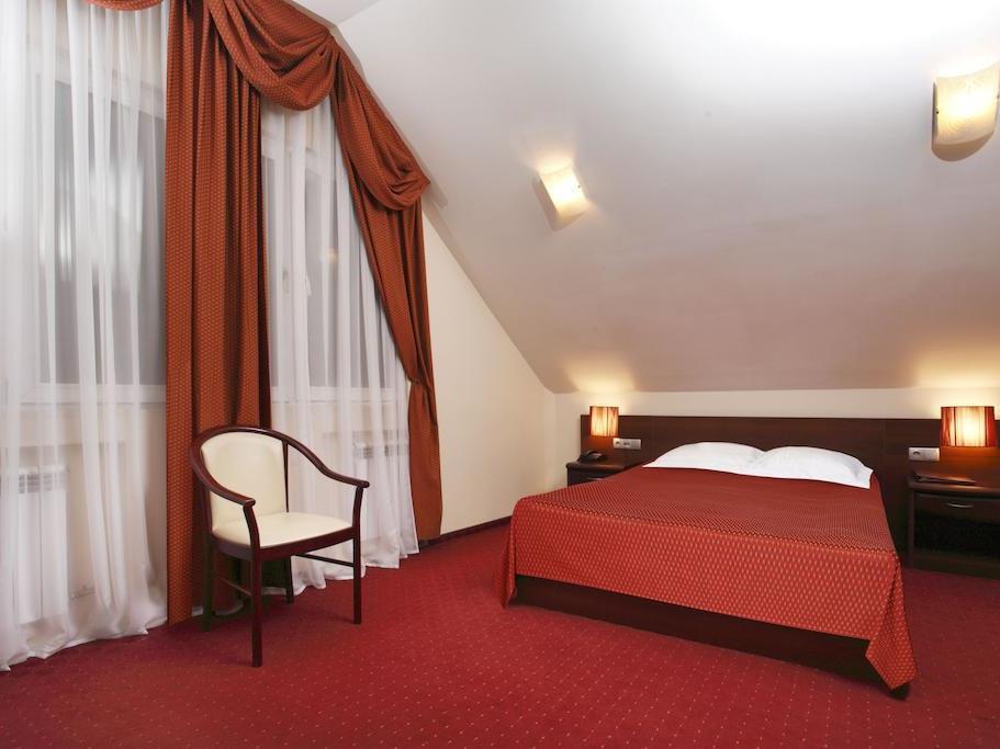 Standard Room - Free WiFi access - Breakfast included