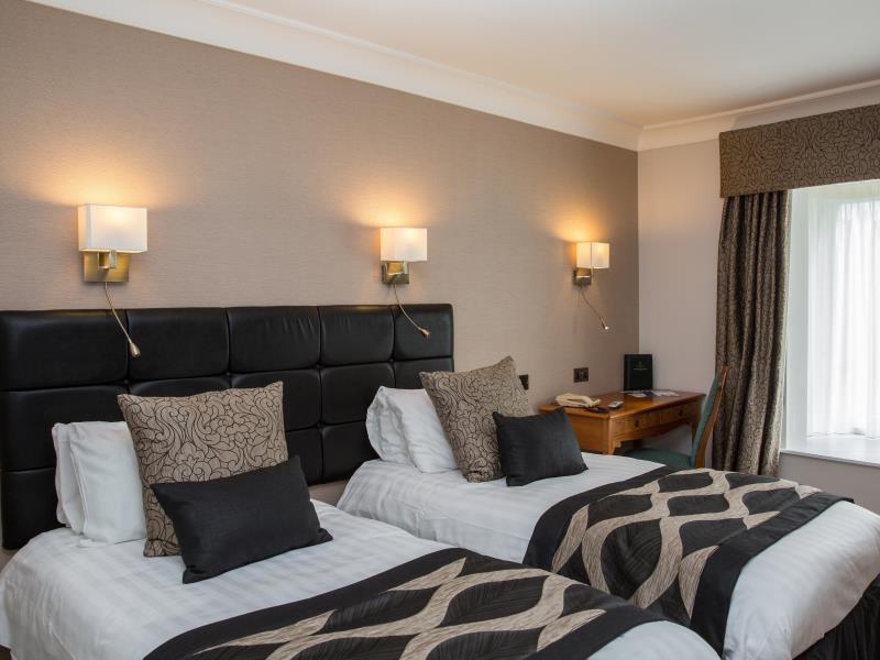 Classic Twin Room - Breakfast included