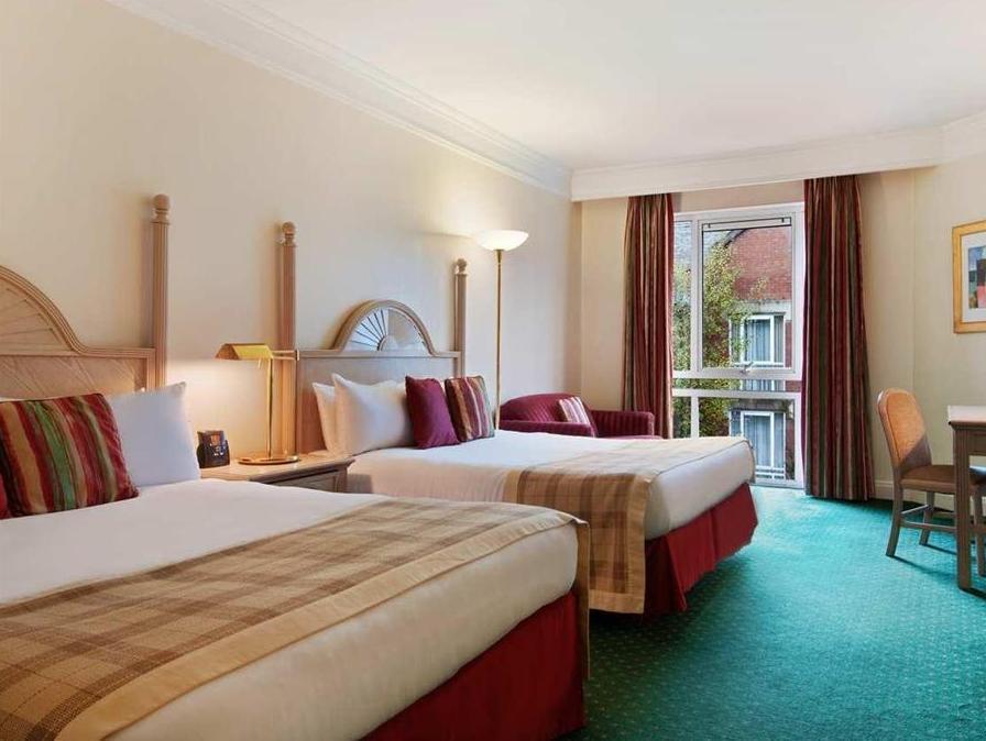 Twin Hilton Guestroom - Best price guarantee