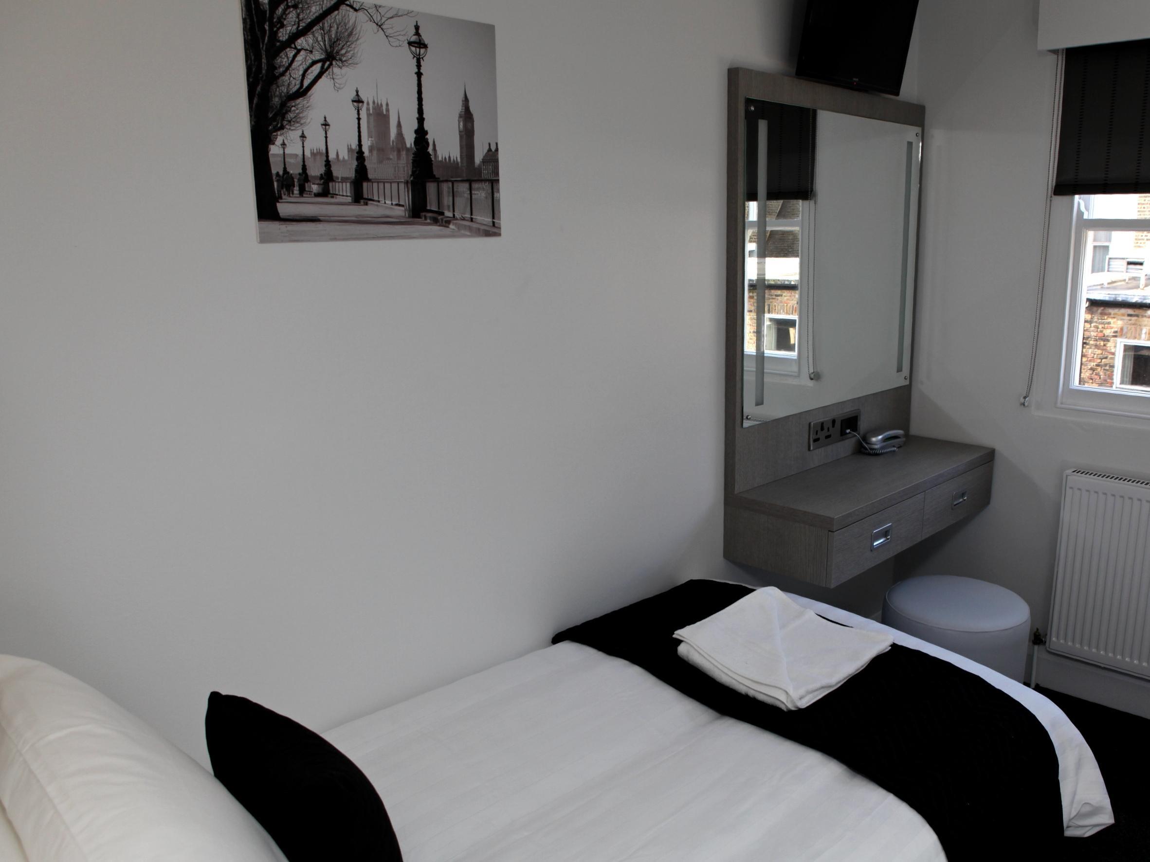 Single - Free WiFi access - Breakfast included