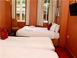 Quad Room - Free WiFi access - Breakfast included