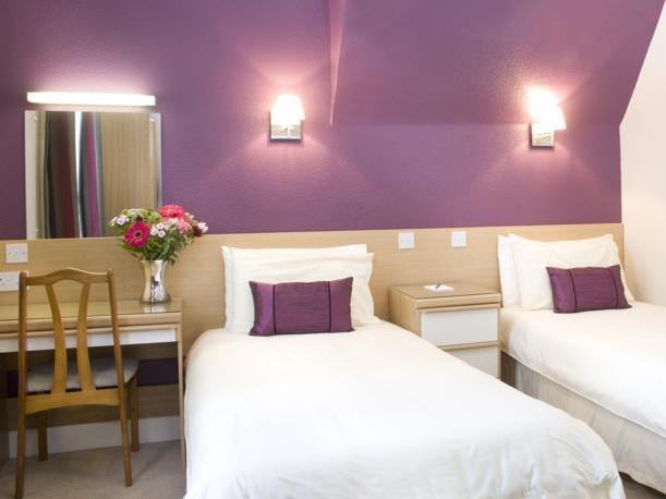 Standard Twin Room - Free WiFi access - Breakfast included