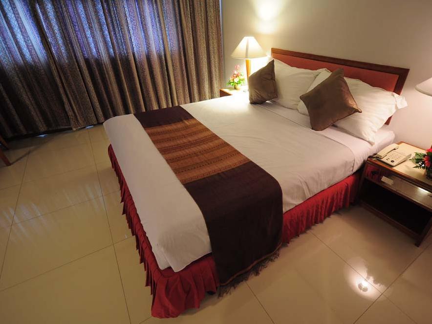Deluxe Double or Twin - Free WiFi access - Breakfast included