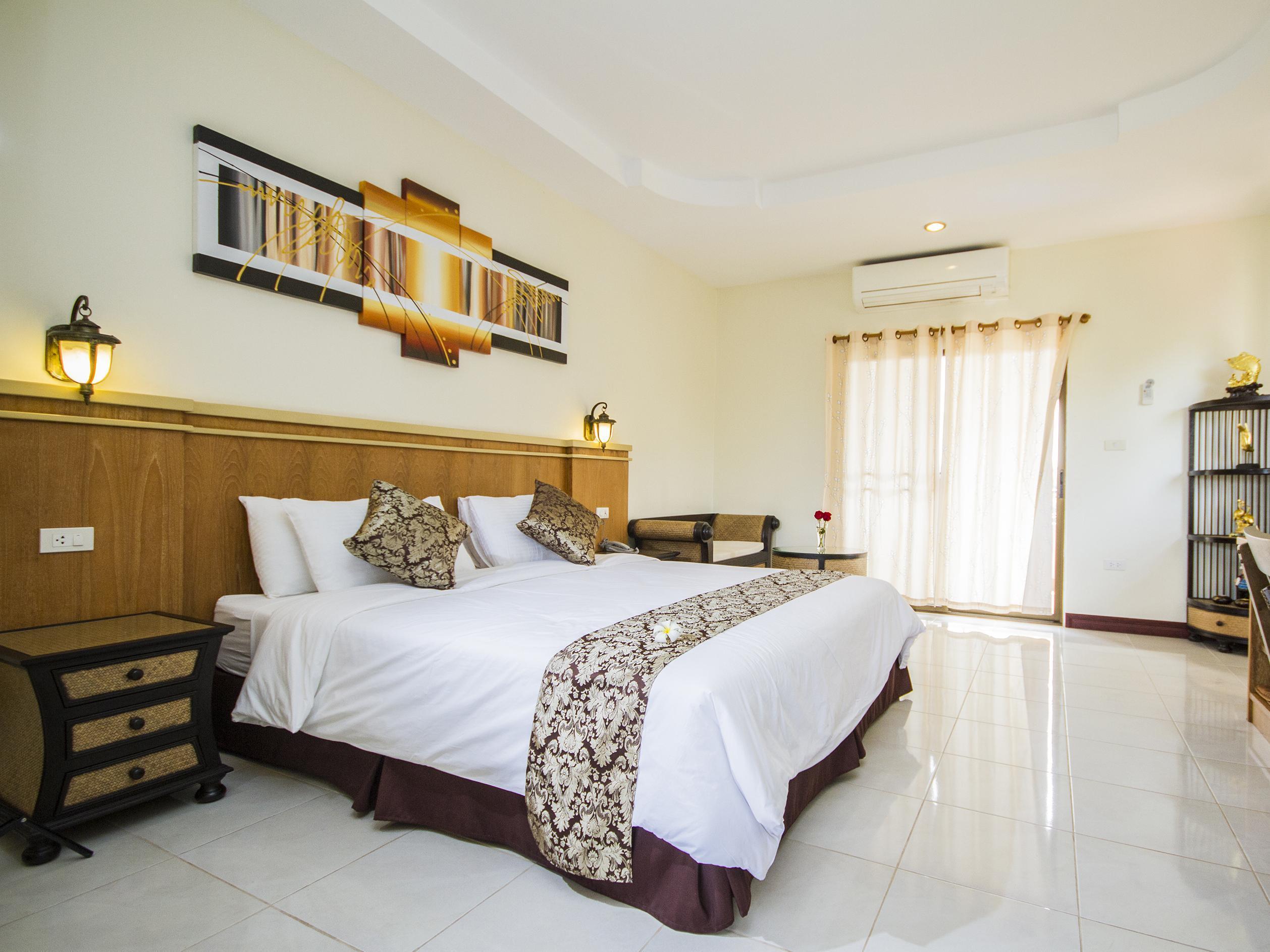 Deluxe With Breakfast - Free WiFi access - Breakfast included