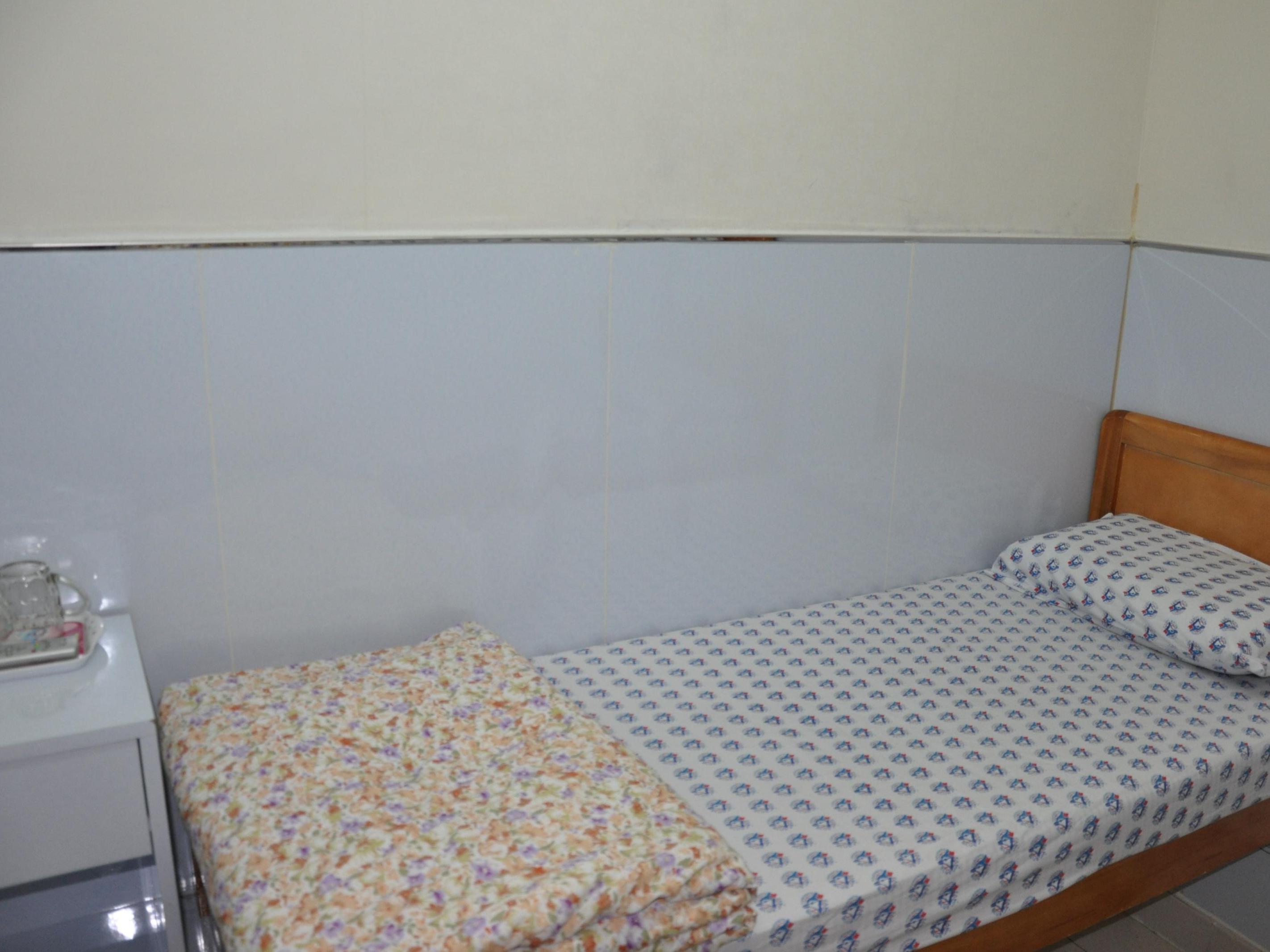 Single Room with Shared Bathroom - Free WiFi access
