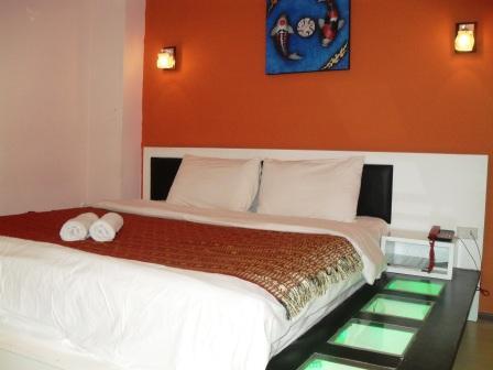 Tower Standard King Bed - Free WiFi access - Breakfast included