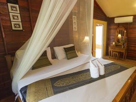 Deluxe Poolside Villa - Free WiFi access - Breakfast included