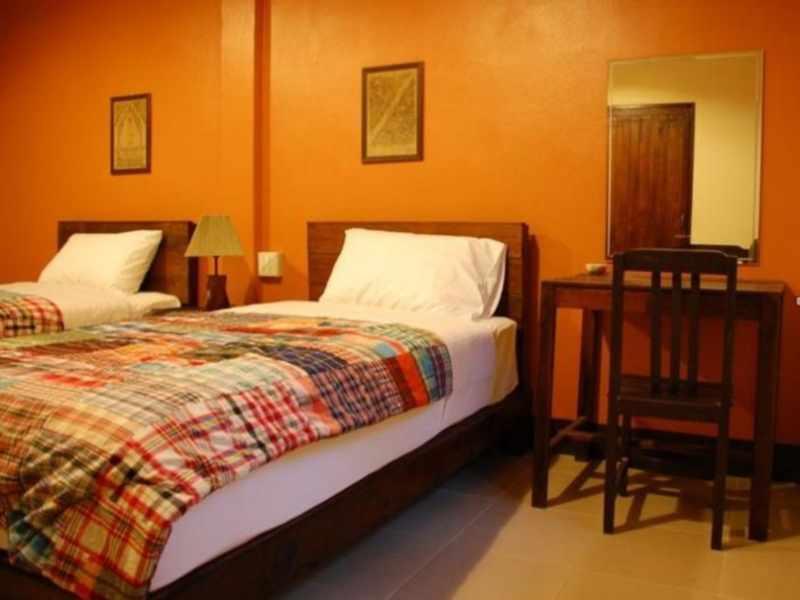 Royal Lotus - Premium Air Conditioning Room - Free WiFi access - Breakfast included