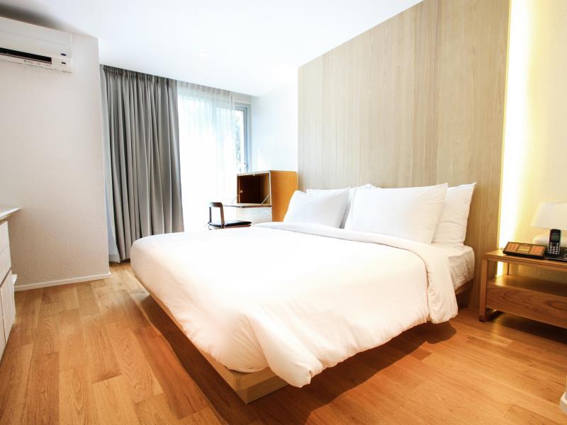 Superior Suite - One Bedroom - Free WiFi access - Breakfast included