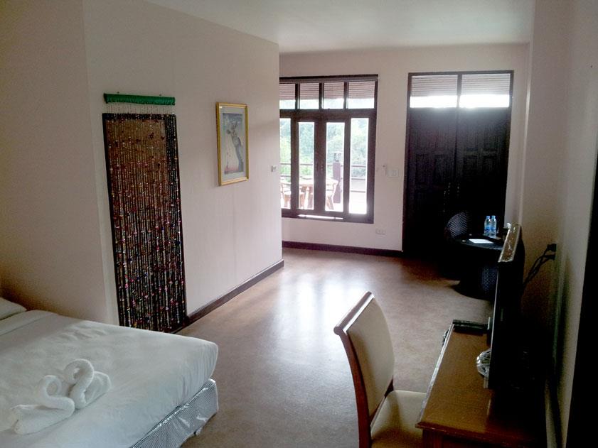 Engpha Family 3rd Floor - Free WiFi access - Breakfast included