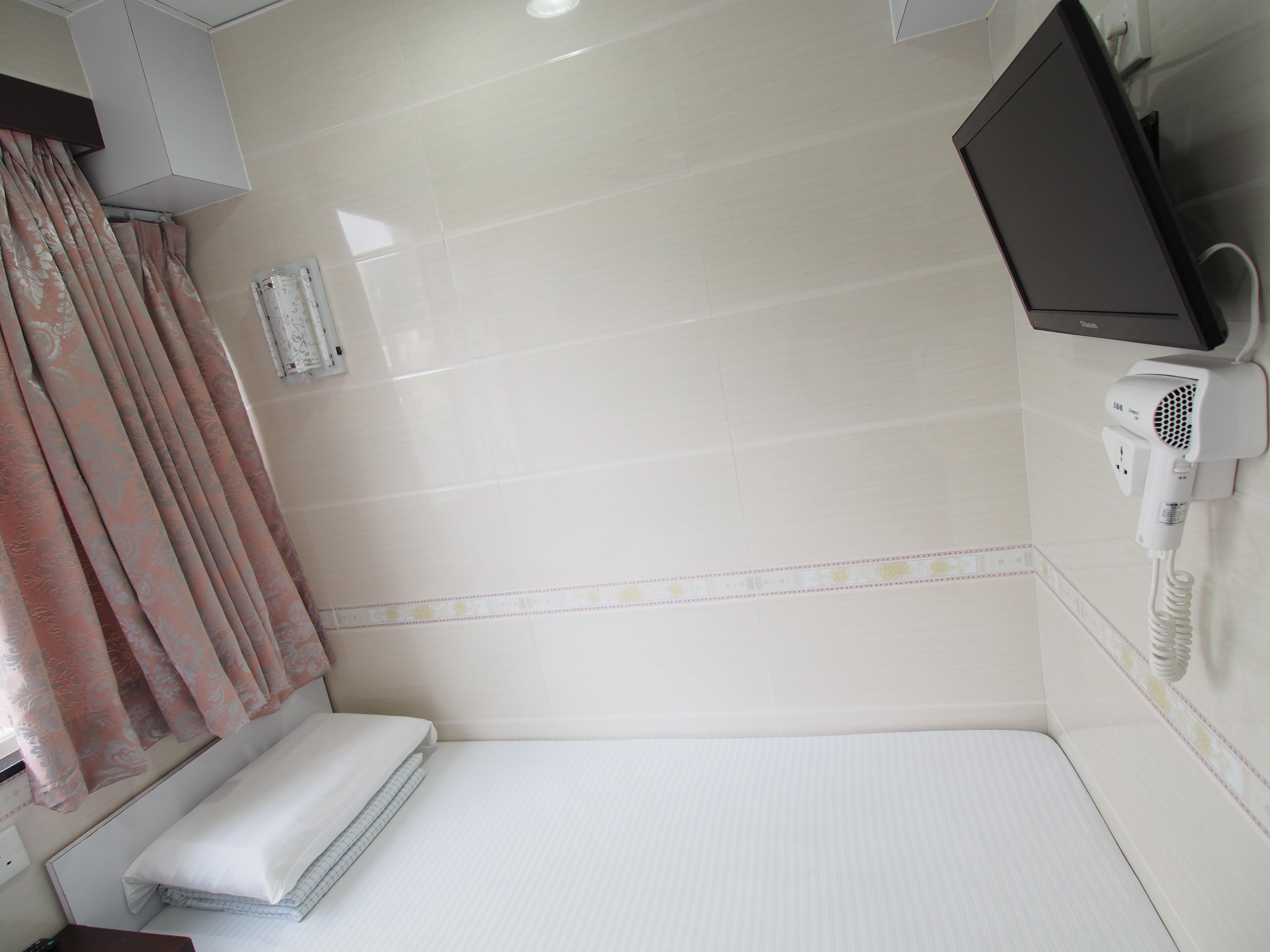 Double room with 1 double bed - Free WiFi access