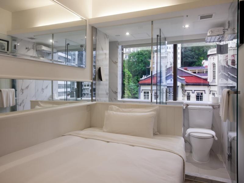 Mini Hotel Central Solo Room Single Bed With Smartphone Is