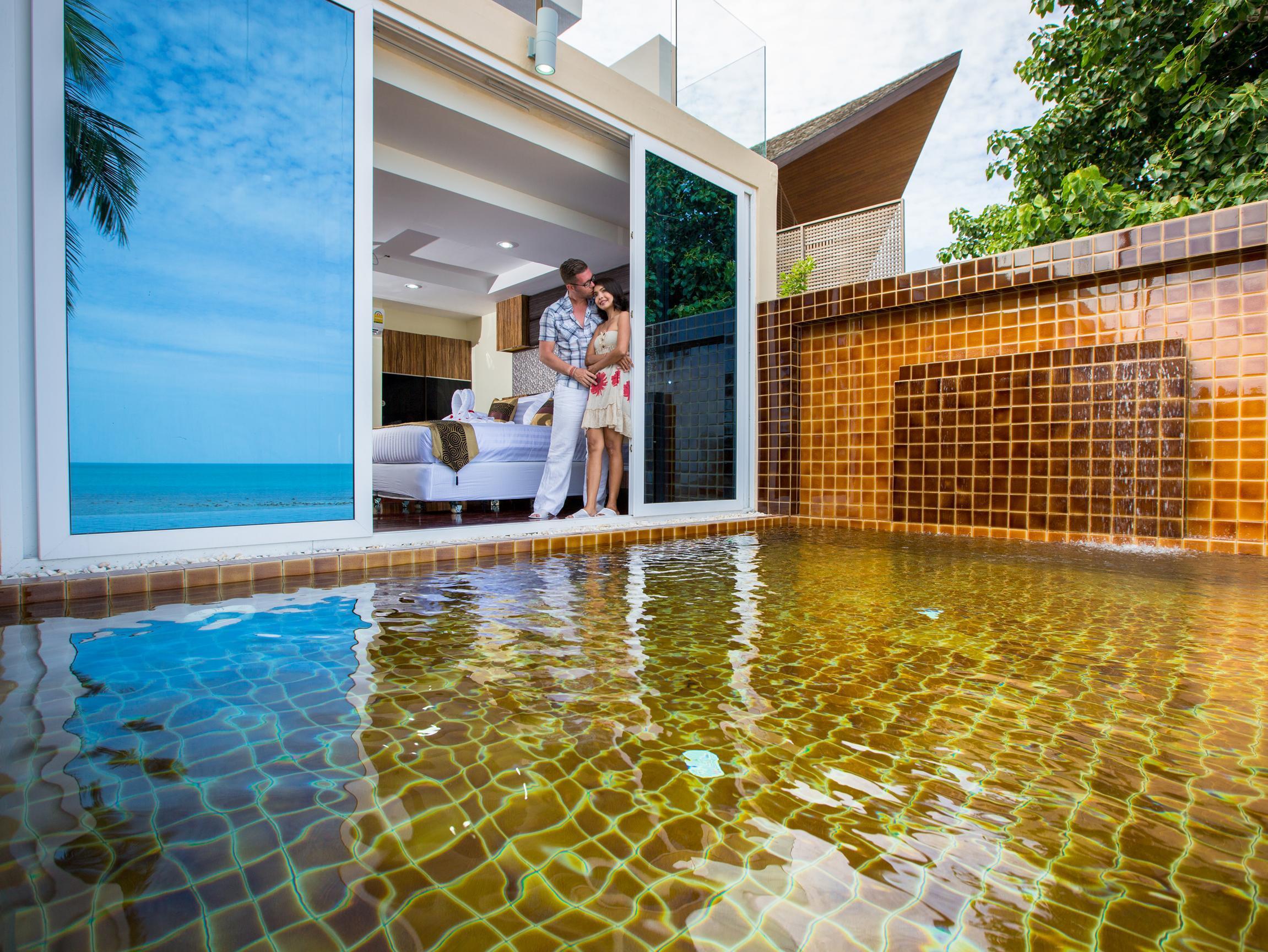 2 Bedroom Empire Suite with private sea-view Pool - Free WiFi access - Breakfast included
