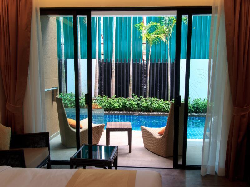Deluxe Pool Access - Free WiFi access - Breakfast included