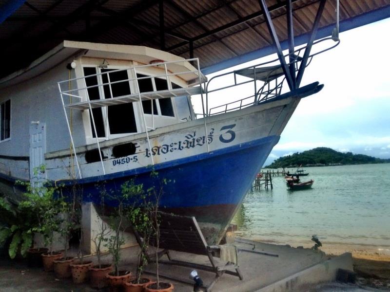 Boat House - Free WiFi access - Breakfast included